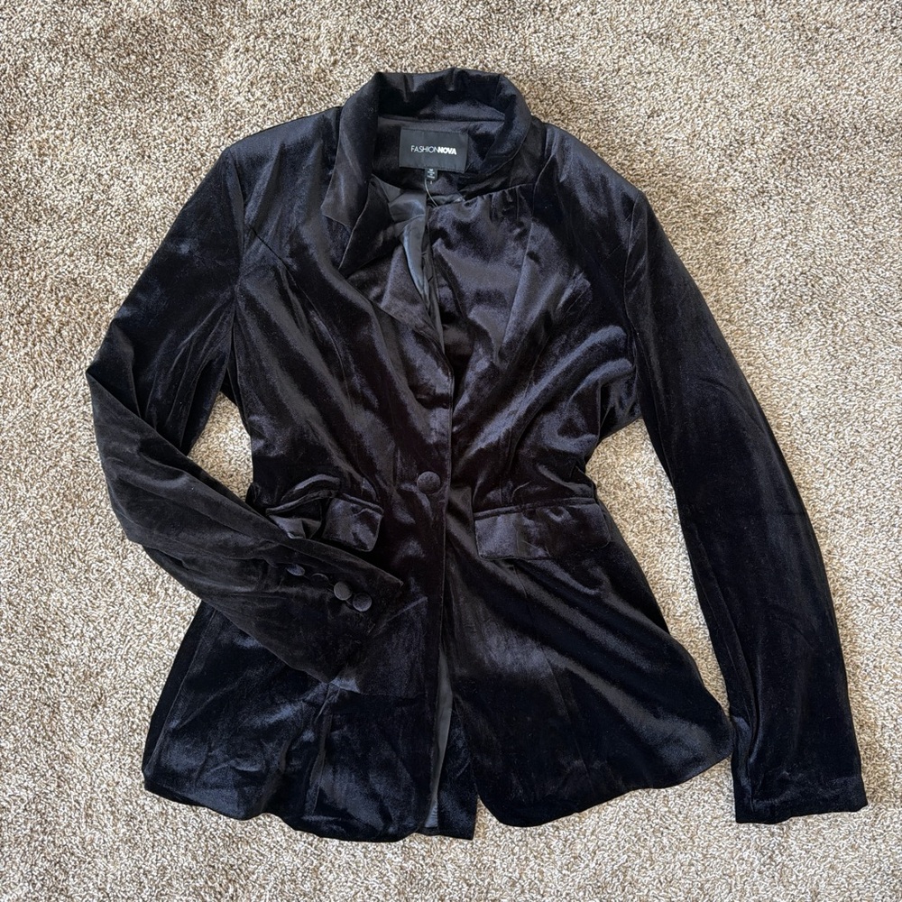 Fashion Nova Black Velvet Blazer